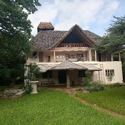 Large House for sale on Manda Beach1